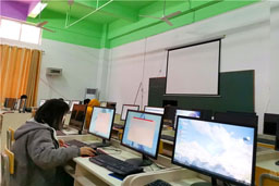 赣州科汇技工学校计算机教室